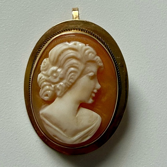 Vintage Jewelry - 14k Gold Vintage Cameo pendant Brooch